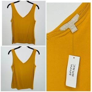 Banana Republic V-neck sleeveless top